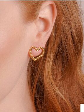 Dainty chain heart stud earrings- sterling silver w 14k gold plate NWOT